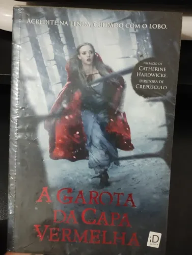 Livro A Garota da Capa Vermelha