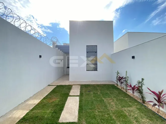 Casa à Venda com 03 Quartos no Bairro Jardinópolis em Divinópolis MG.