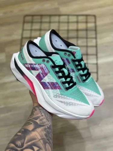 Tênis New Balance Esportivo - Importado