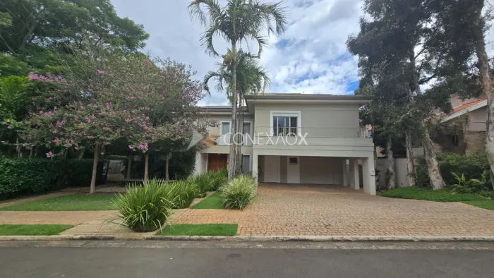 Alphaville Dom Pedro 1 | Casa com 4 suítes, piscina aquecida e excelente área gourmet