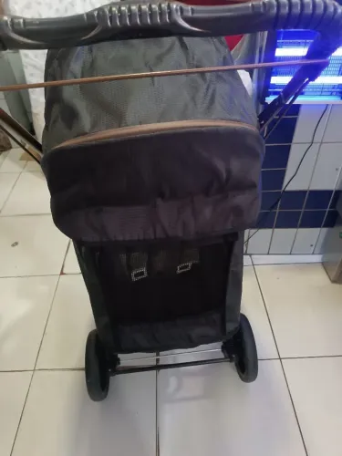Carrinho de bebê semi novo