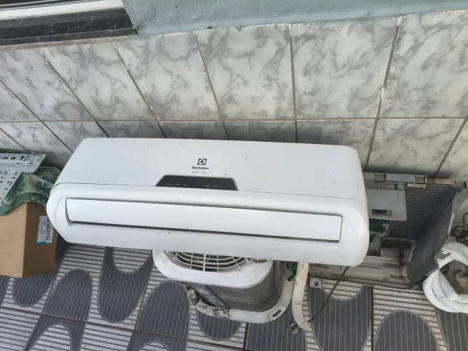 SPLIT ELETROLUX 9000 BTUS 