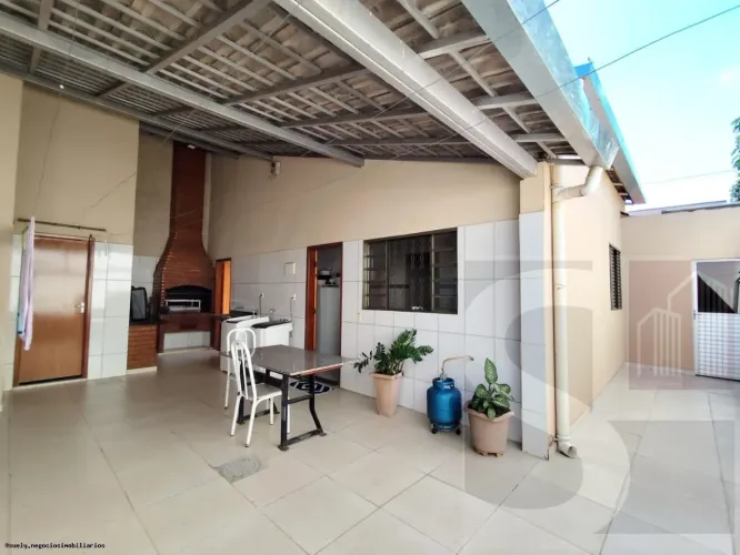 Casa para Venda em Uberlândia, Luizote de Freitas 3, 5 dormitórios, 1 suíte, 2 banheiros,