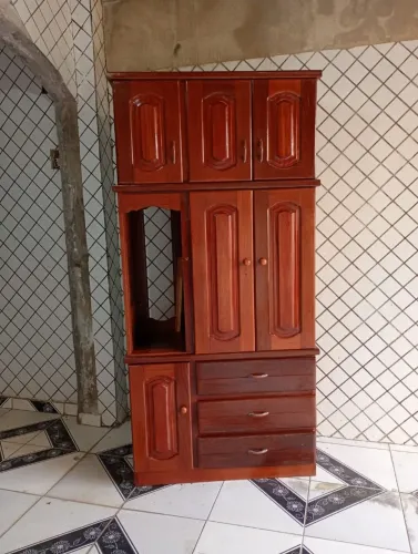 GUARDA ROUPA DE MADEIRA MACIÇA 100% MADEIRA PRA FILHOS E NETOS . RETIRADA NO BENGUI.