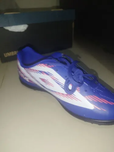 Chuteira society umbro azul