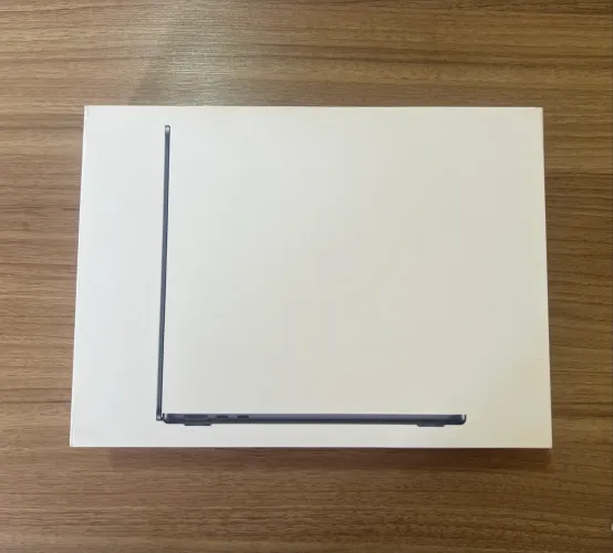 MacBook Air M4 - 16GB RAM - Bateria 100% com apenas 43 ciclos.