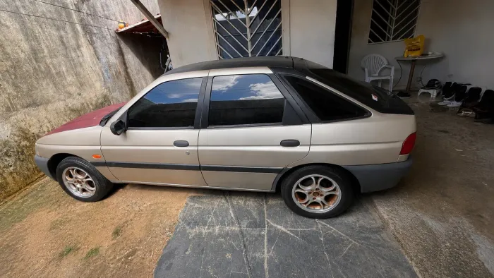 Ford Escort GL 1.8i 16V 4P 2000