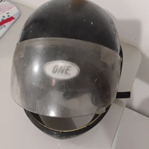 2 capacetes para moto