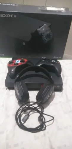 XBOX ONE X + JOGOS + 2 CONTROLES + HEADPHONE