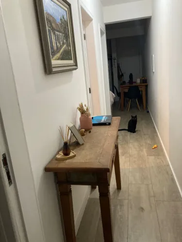 Aparador de madeira maciça 