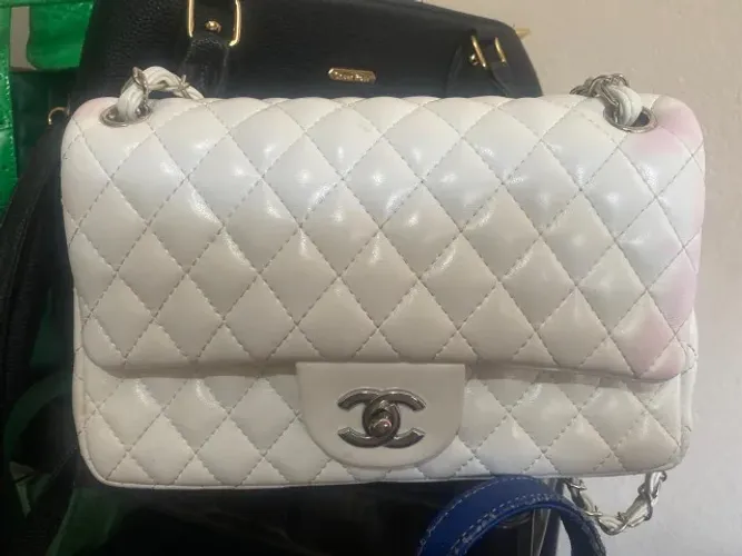 ? Bolsa estilo Chanel branca - modelo clássico ?