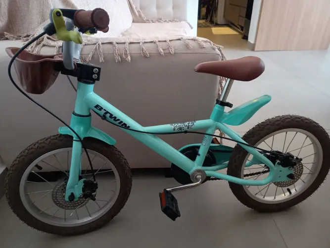 Bicicleta infantil aro 20 bom estado.