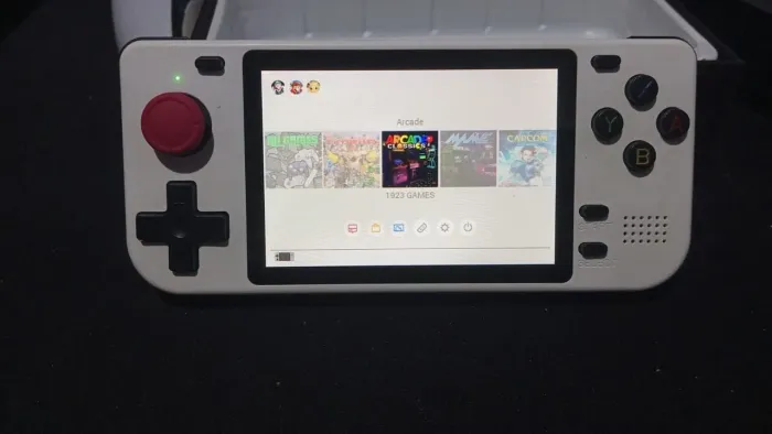 Powkiddy Rgb10s Console portátil funcionando perfeitamente