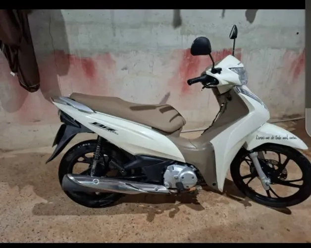 Honda Biz 125 Flex 2023 - Branca, painel digital