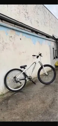 bicicleta astro aro 26, específica pra grau, cubo barulhento, mt 200 NOVO!