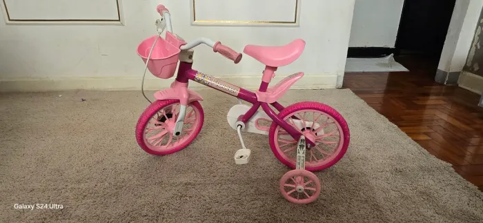 Bicicleta Infantil Rosa com Rodinhas e Cestinha