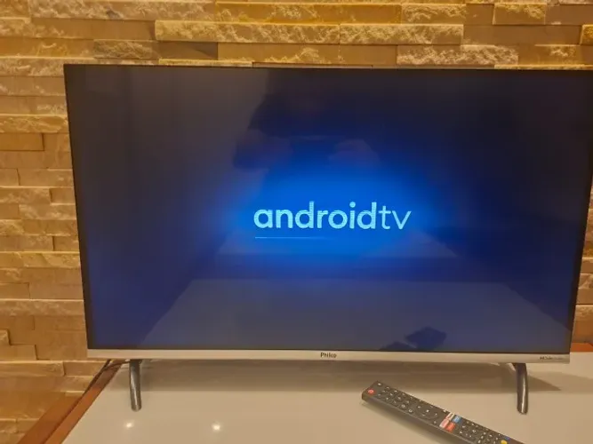 Smart tv Philco 32 Polegadas LED Android Dolby Áudio Pouquissimo tempo de uso, Ac Cartão, 
