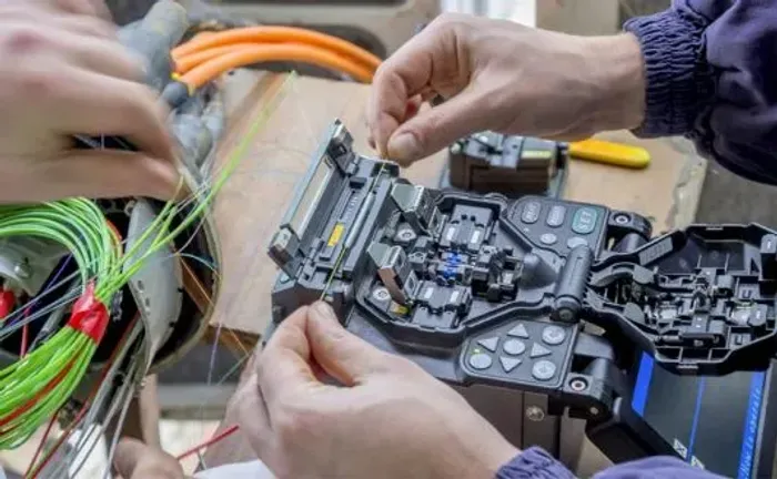 Serviço de manutenção de fibra óptica especializada redes ftth