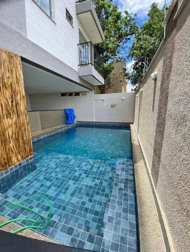 Alugo Apartamento em frente parada de ônibus