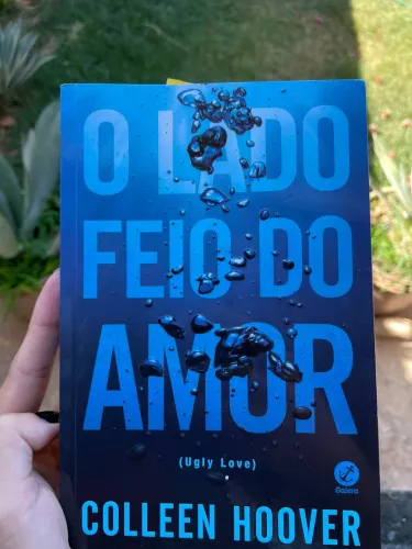 Livro Colleen Hoover