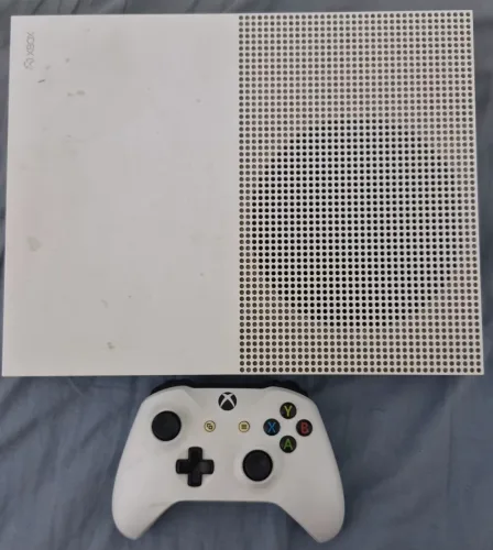 VENDO UM XBOX ONE 1 TB 