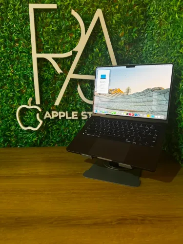 MacBook Pro m3 pro 14 inch 18gb ram 1tb SSD