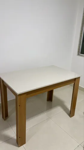 Mesa com 4 cadeiras