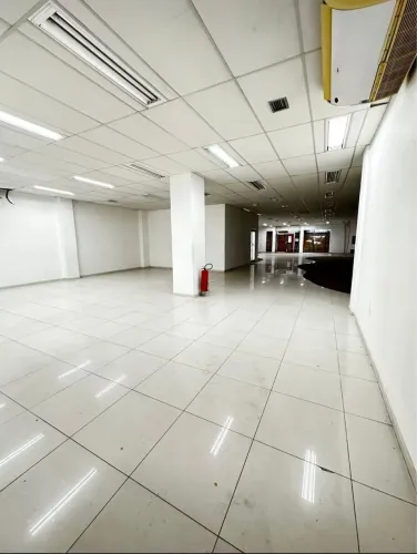 Alugo excelente espaço para fins comerciais.