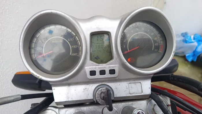 Só vendo moto Twister 250 tem uns serviços pra fazer como limpeza do carburador
