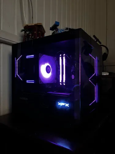 PC GAMER RX 9060 XT 16GB, Ryzen 7 5700x