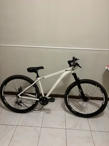 Bicicleta aro 29 com suspensão
