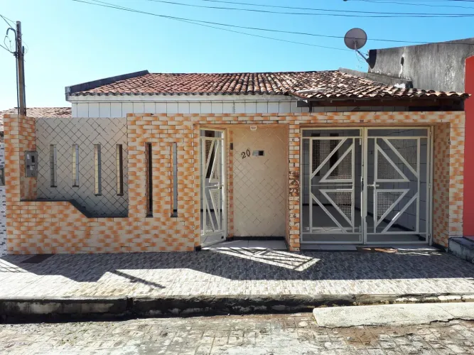 Casa com 3 quartos (1 suíte) à venda no Santos Dumont - Aracaju-SE