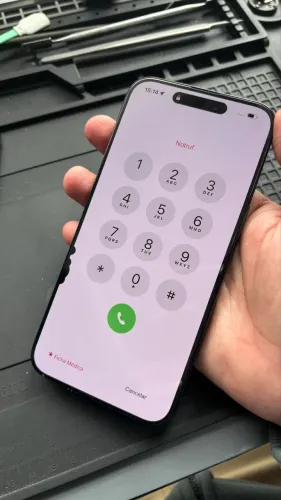Tela Original Retirada iPhone 15 Pro Max - Com detalhe