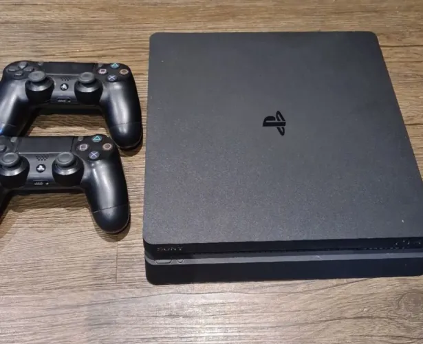 Ps4 + 2 controles + 6 jogos 