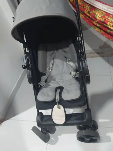 Carrinho de bb da Tutti baby semi novo quase novo