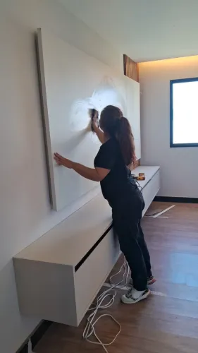 Corte e montagem de móveis