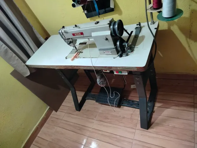 Máquina de Costura Industrial NISSIN
