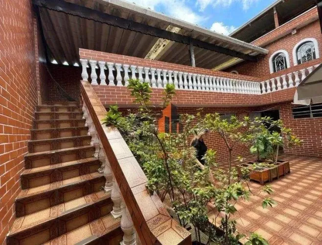 Casa com 3 dormitórios à venda, 257 m² por R$ 960.000,00 - Vila Scarpelli - Santo André/SP