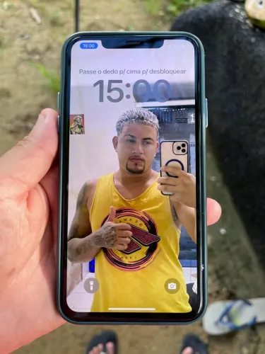 Vendo esse iPhone 11 Pro Max semi novo