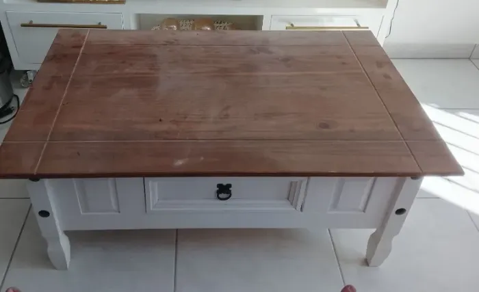 Vendo mesa nova de madeira maciça 1 metro de comprimento e 60 de largura