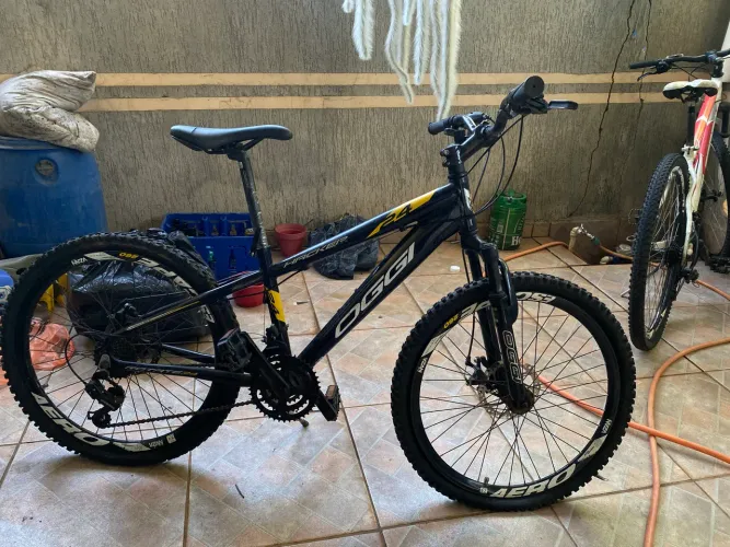 Esta é uma bicicleta Oggi Hacker Sport Aro 24
