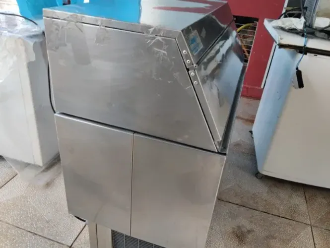 Máquina de Gelo Cubo Everest 100 kg