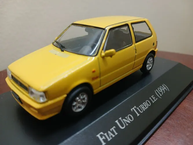 MINIATURA FIAT UNO TURBO INESQUECÍVEIS 
