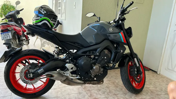 Vendo MT09 super nova, para exigentes. Dispenso curiosos!