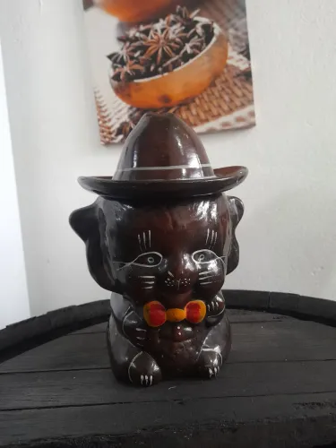 Bomboniere gato com chapéu de cerâmica