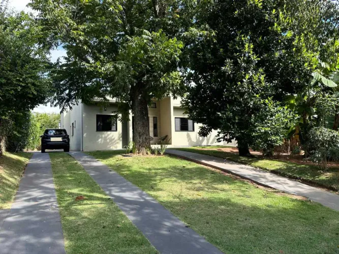 Casa térrea com 3 quartos no condomínio Chácaras do lago na cidade de Vinhedo-SP