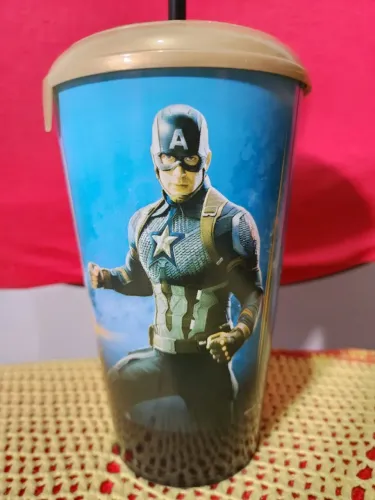 Copo azul e copo amarelo Marvel Os Vingadores: Ultimato do UCI Cinema