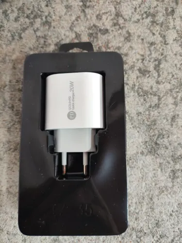 Carregador De Tomada 20W Turbo Dual Port USB-C PD e USB Quick Charge 3.0 Branco