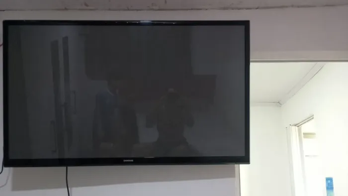 Tv Samsung 51. Polegadas não e smart está com 2 listra  está funcionando perfeitamente.
