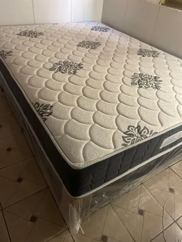 Cama semi nova 4 meses de uso 